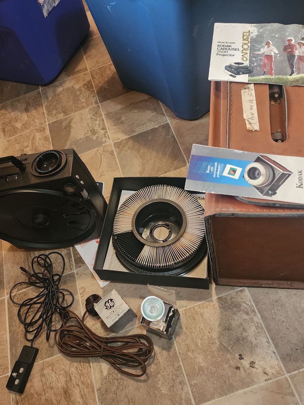 Vintage Kodak 750H Black Slide Projector with Brown Carry Case and Carousel Comp